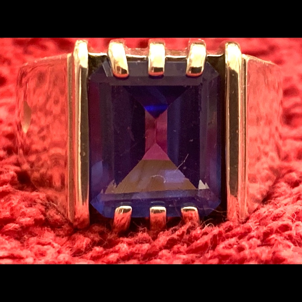 Natural 7.4 carat Tanzanite Ring.